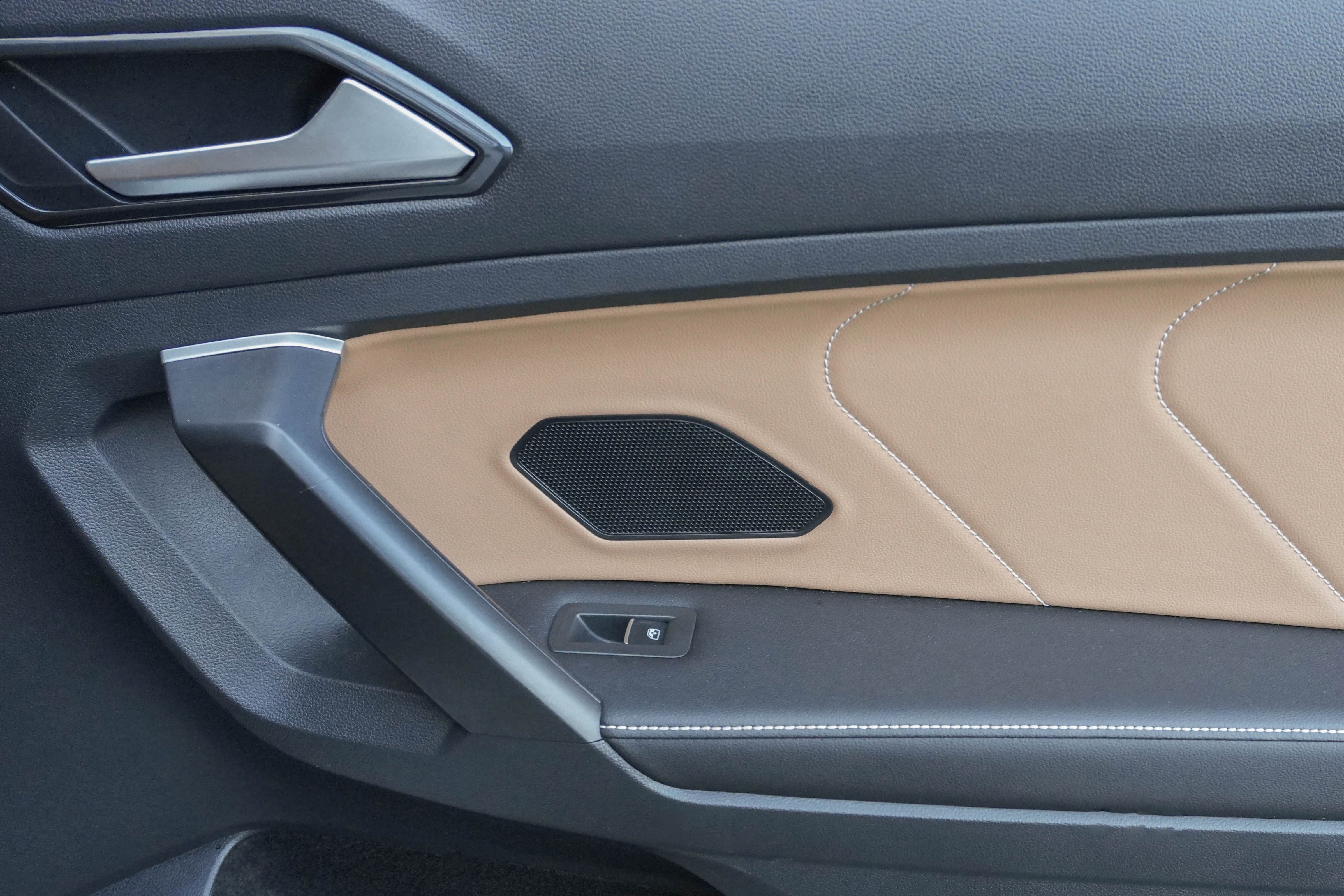 Used 2024 Volkswagen Tiguan SE R-Line image 29