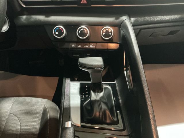 Used 2024 Hyundai Elantra SE image 12