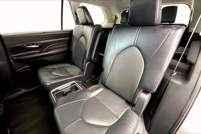 Used 2025 Toyota Grand Highlander AWD image 20