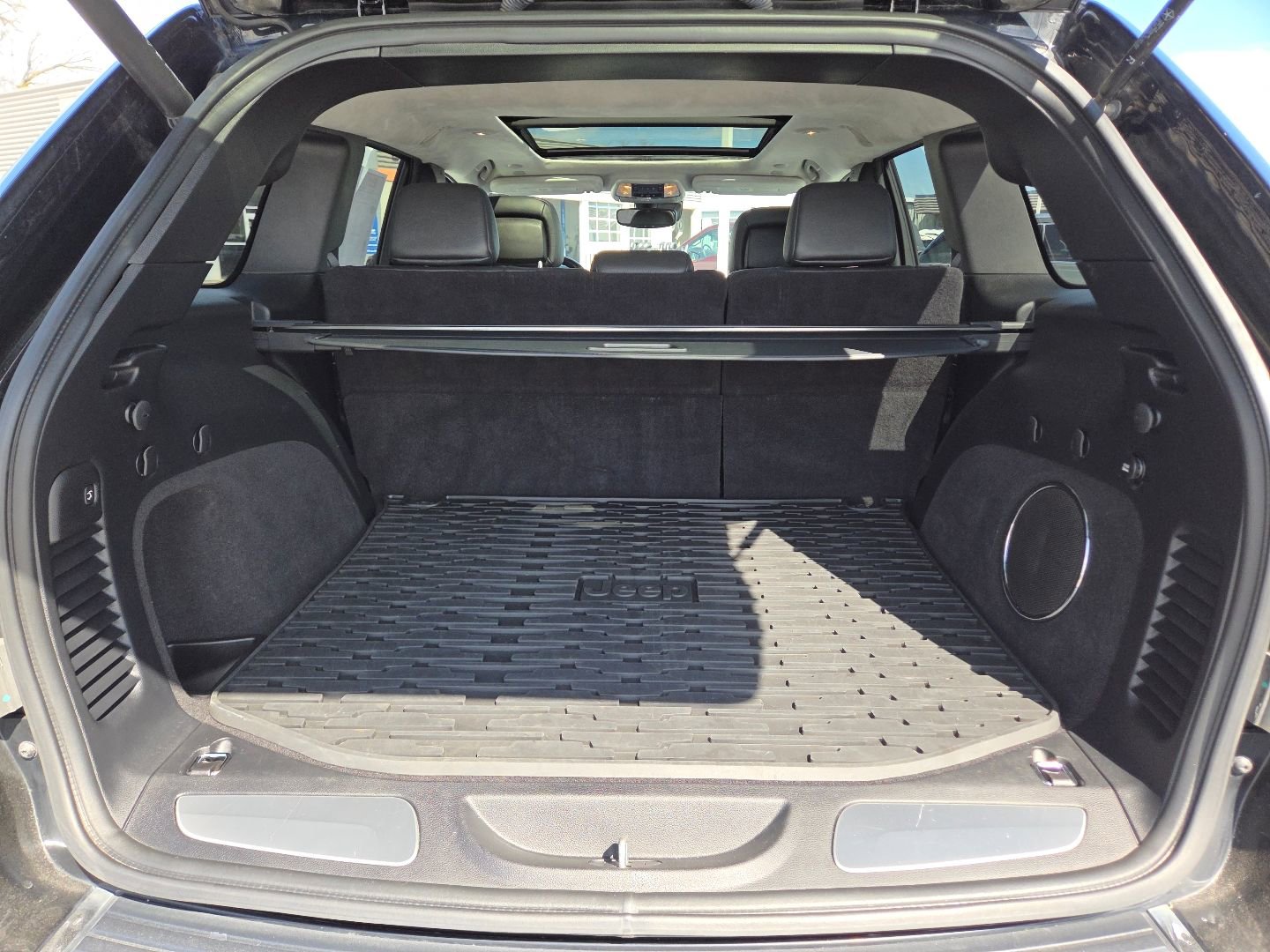 Used 2019 Jeep Grand Cherokee Summit image 24