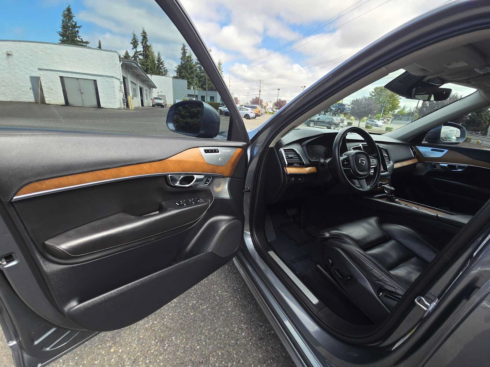 Used 2016 Volvo XC90 T6 Inscription w/ Vision Package AWD/4WD image 20