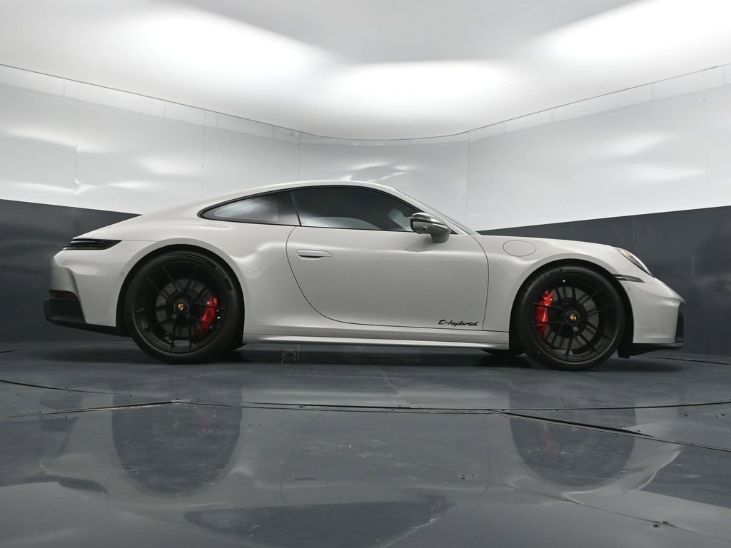 Certified 2026 Porsche 911 Carrera GTS RWD image 27