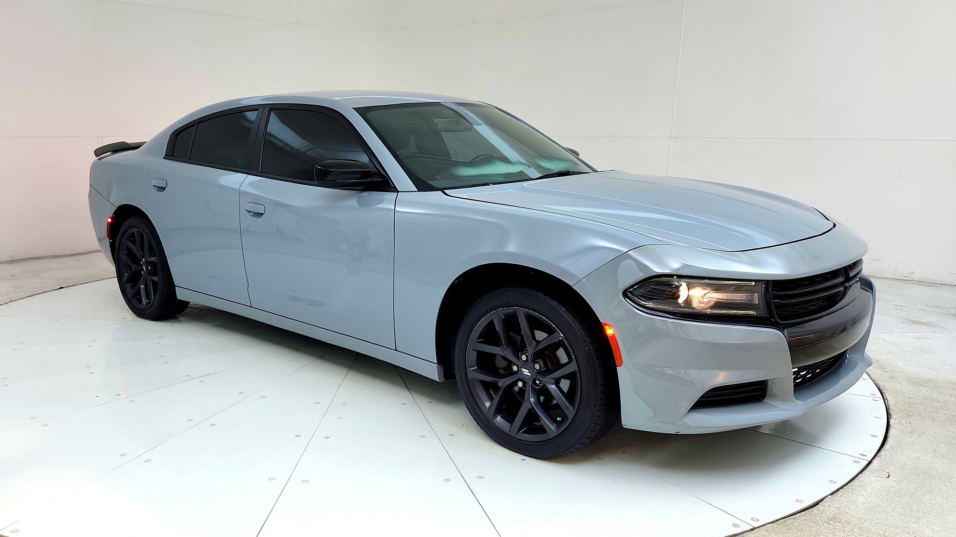 Used 2020 Dodge Charger SXT w/ Blacktop Package RWD image 1