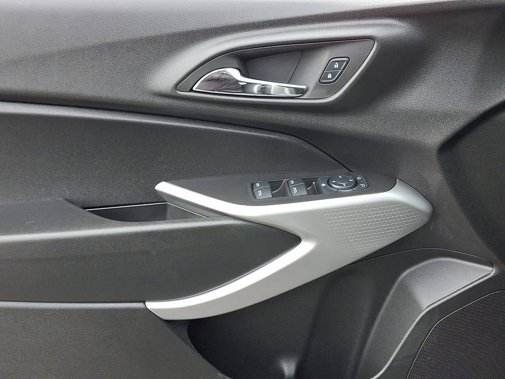 Used 2024 Chevrolet Trax LS image 14