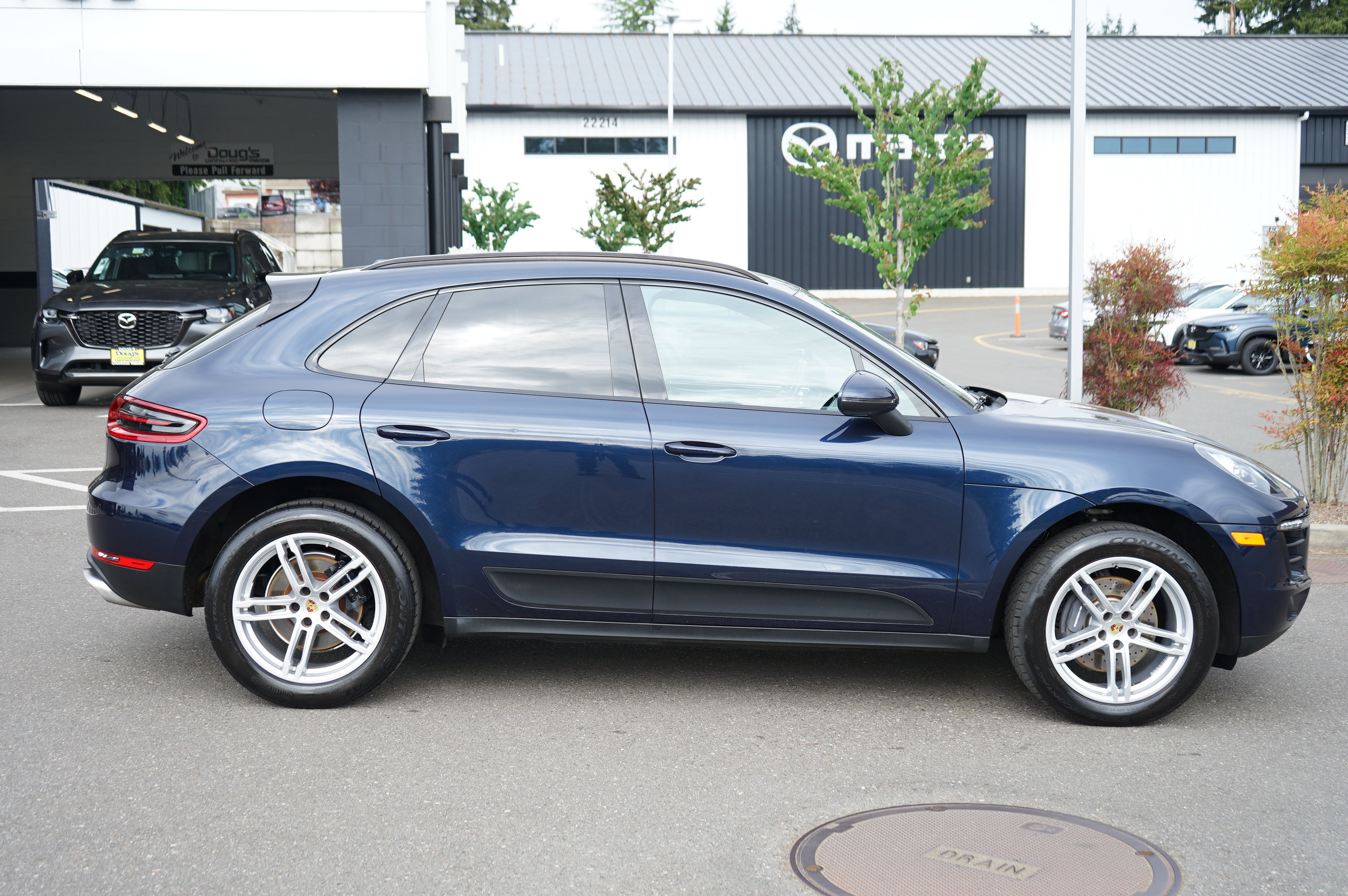 Used 2017 Porsche Macan AWD/4WD image 2