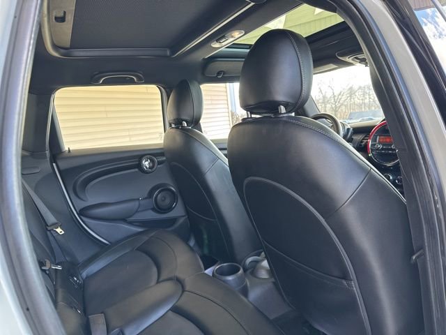 Used 2016 MINI Cooper 4-Door Hardtop image 5