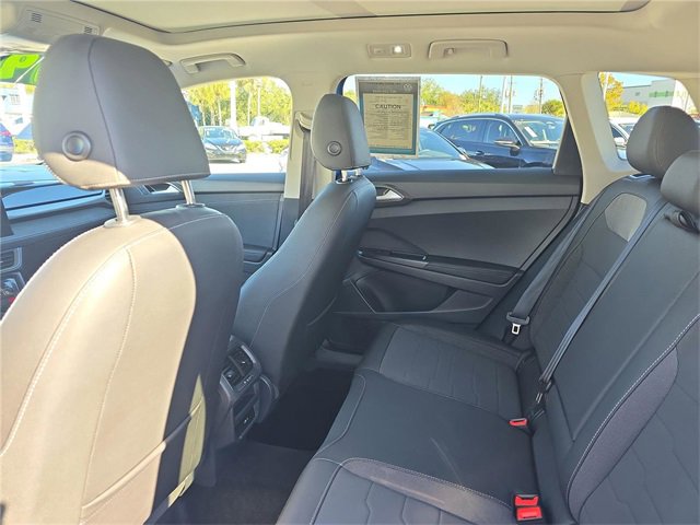 Used 2025 Volkswagen Taos SE image 14