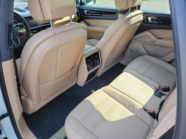 Certified 2022 Porsche Cayenne E-Hybrid AWD/4WD image 20