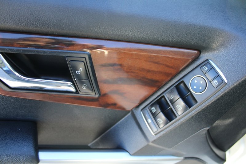 Used 2011 Mercedes-Benz GLK 350 2WD image 13