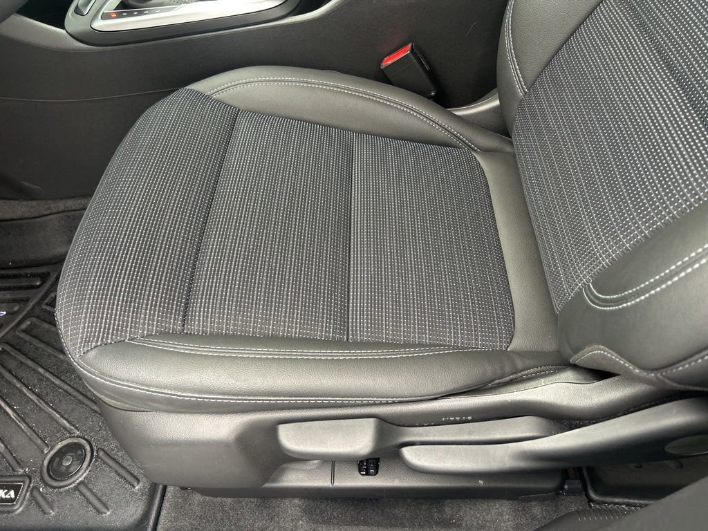 Certified 2025 Buick Envista Preferred image 18