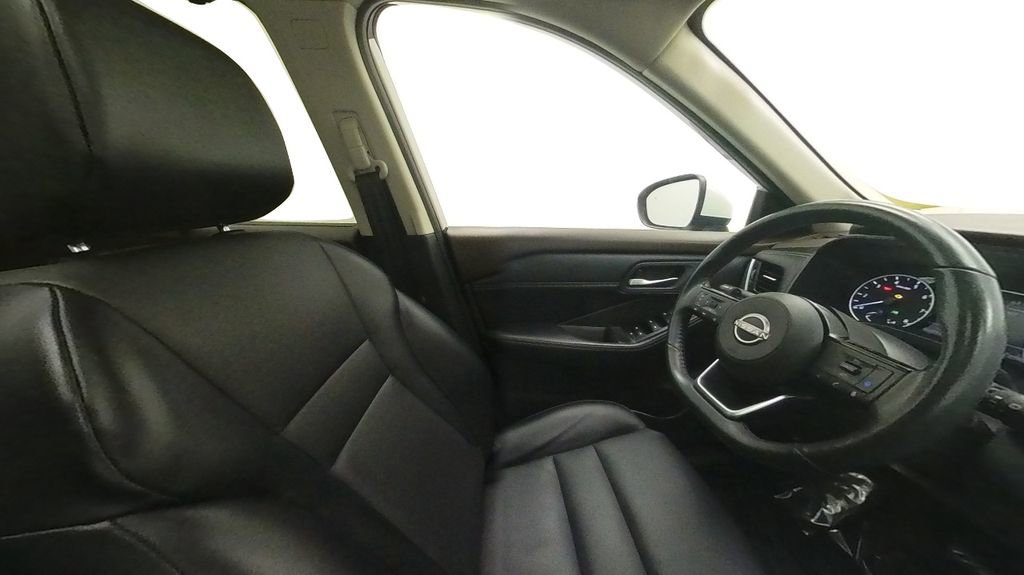 Certified 2023 Nissan Rogue SV w/ SV Premium B Package image 31