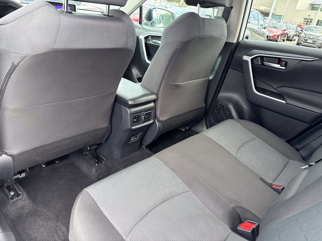 Used 2025 Toyota RAV4 XLE AWD/4WD image 44