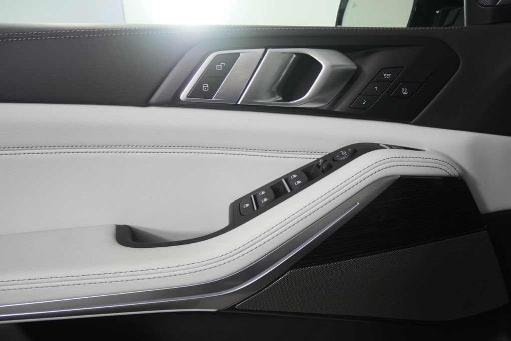 Used 2026 BMW X5 xDrive40i w/ M Sport Package AWD/4WD image 8