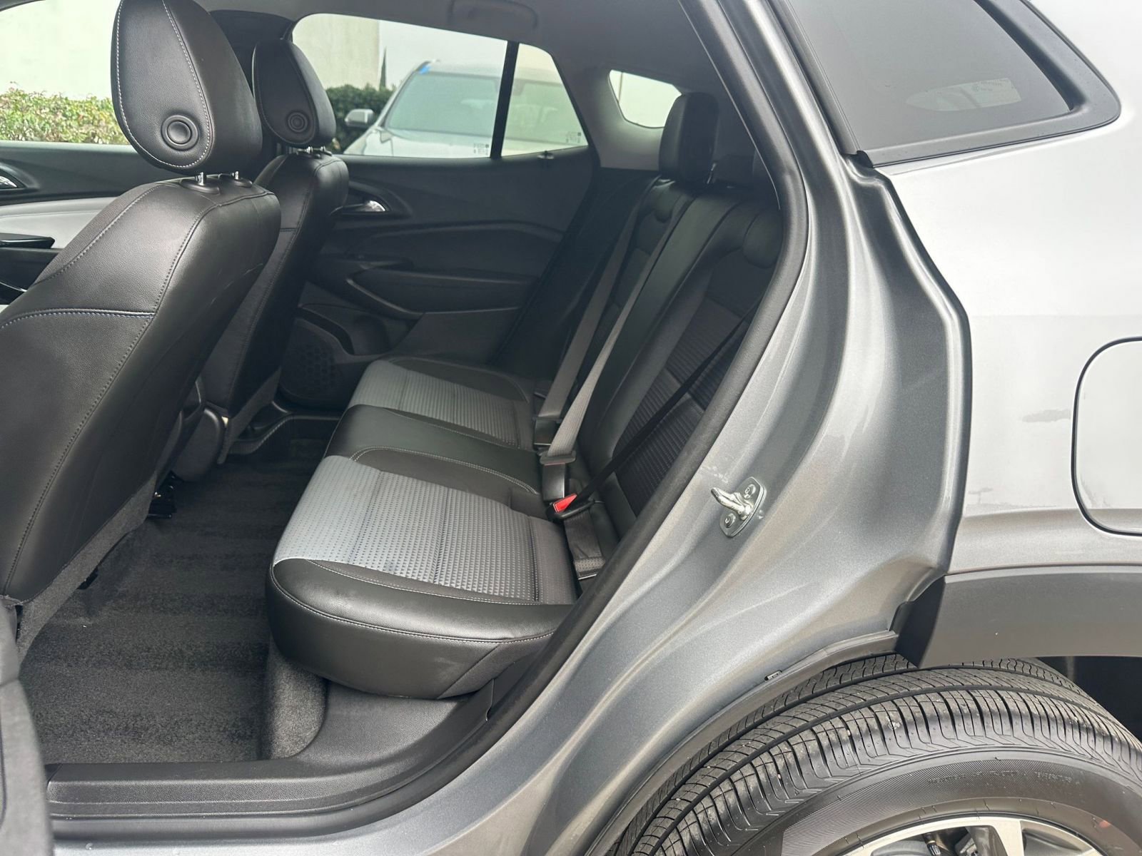 Used 2025 Chevrolet Trax LT image 38