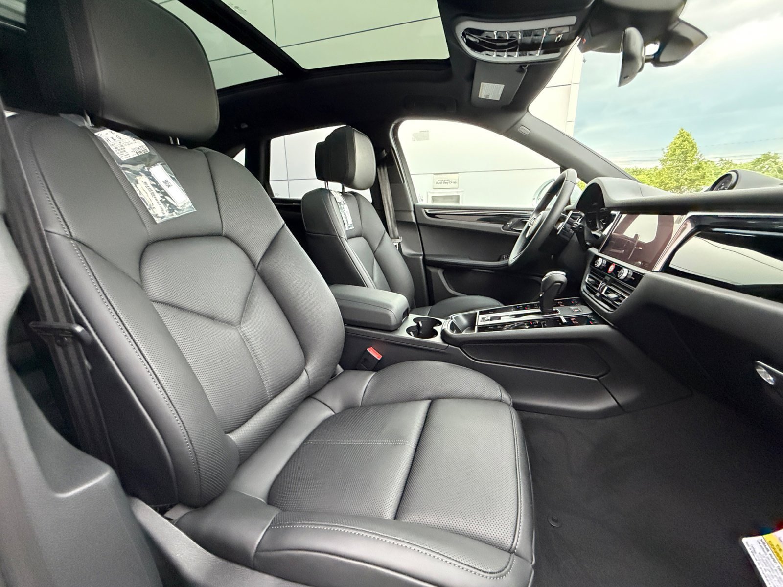 New 2026 Porsche Macan AWD/4WD image 19