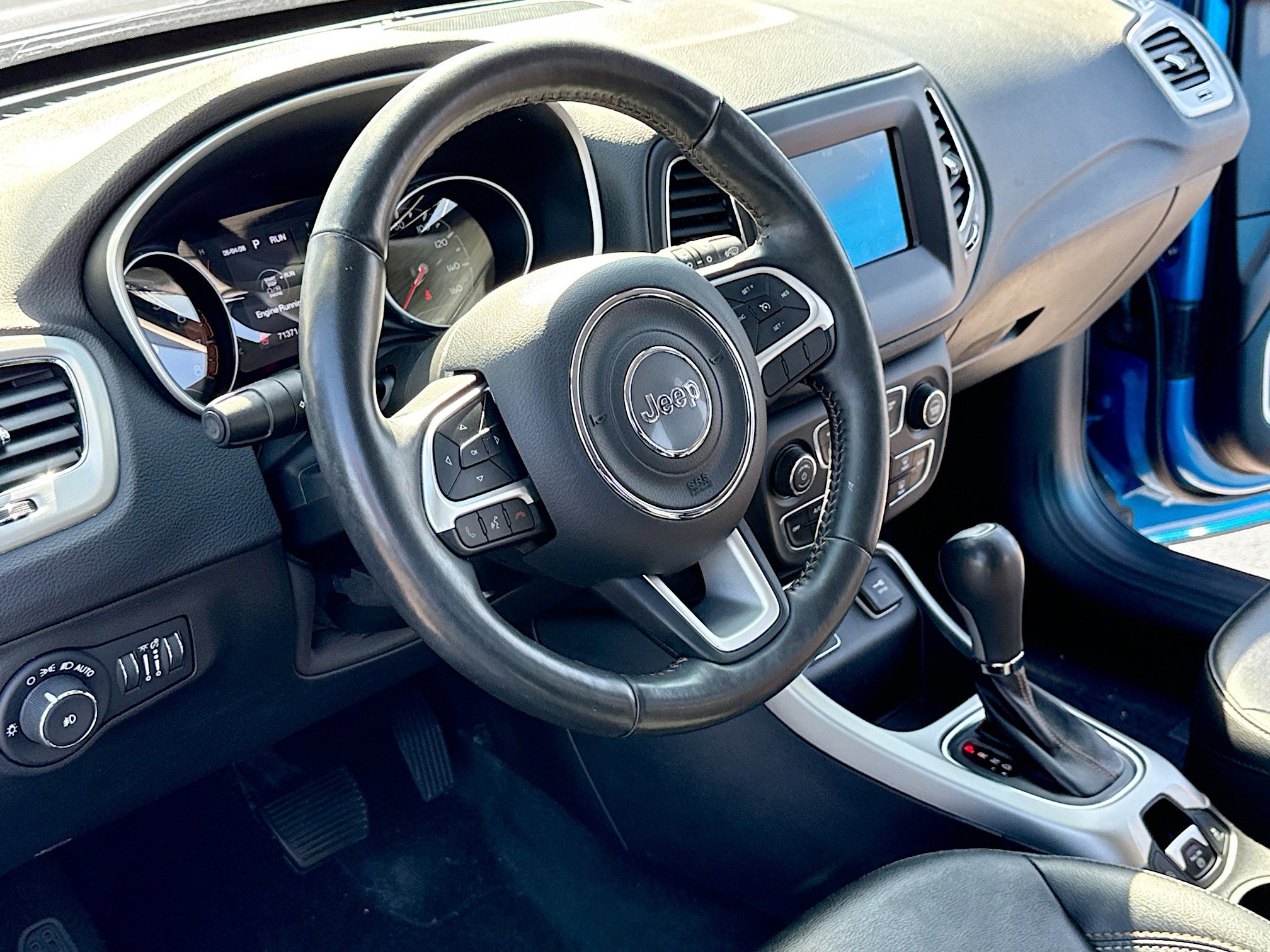 Used 2019 Jeep Compass Latitude w/ Cold Weather Group FWD image 4