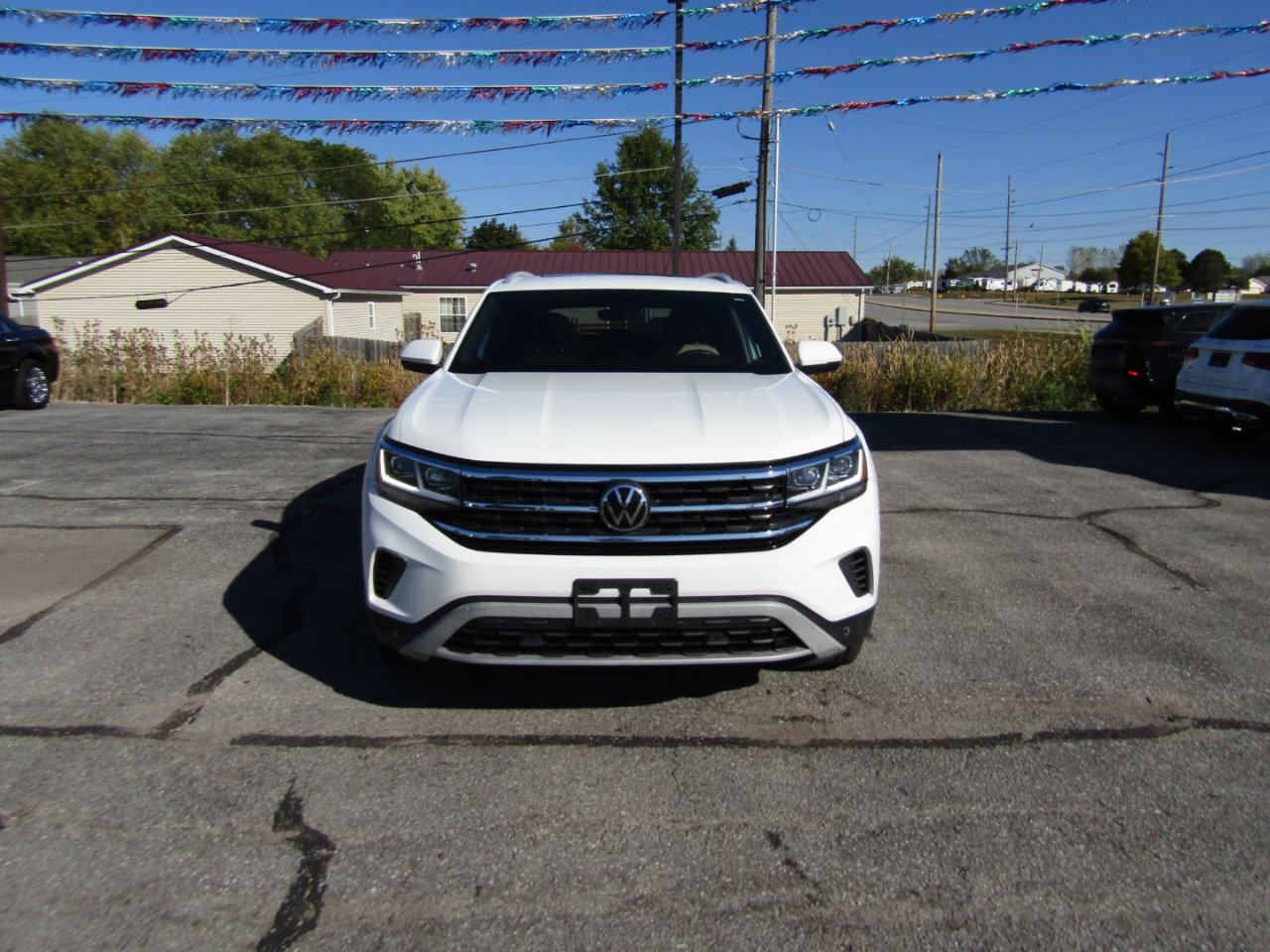 Used 2021 Volkswagen Atlas Cross Sport SE w/ Panoramic Sunroof Package image 2