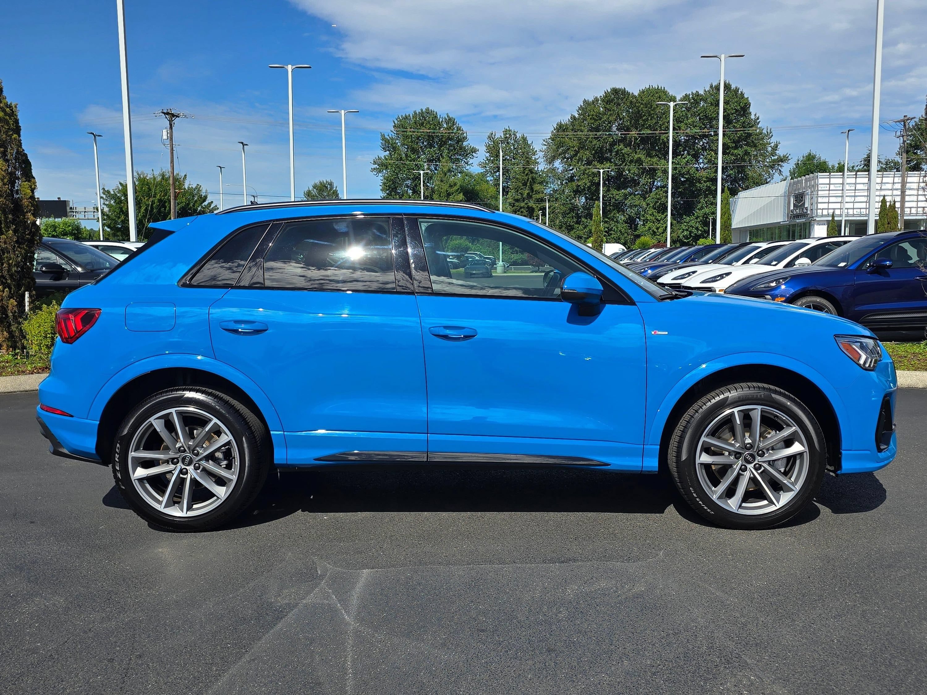 Used 2023 Audi Q3 2.0T Premium Plus w/ Premium Plus Package AWD/4WD image 6