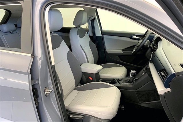Certified 2023 Volkswagen Taos SE w/ Panoramic Sunroof Package image 7