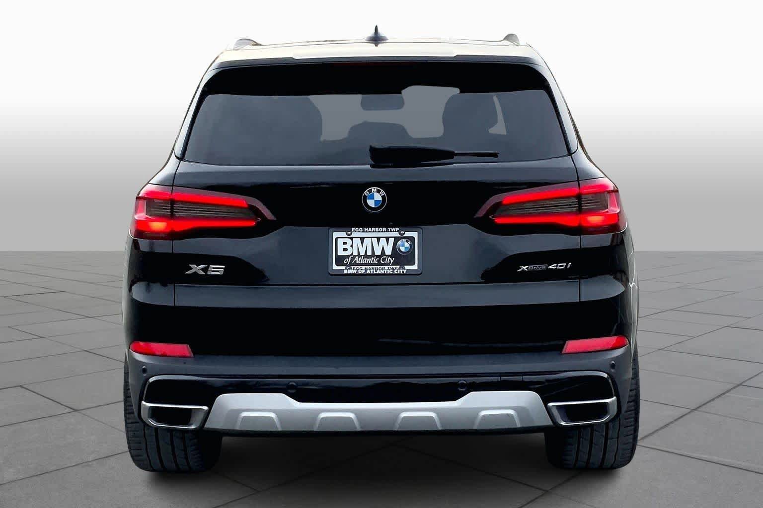 Used 2022 BMW X5 xDrive40i w/ Parking Assistance Package AWD/4WD image 4