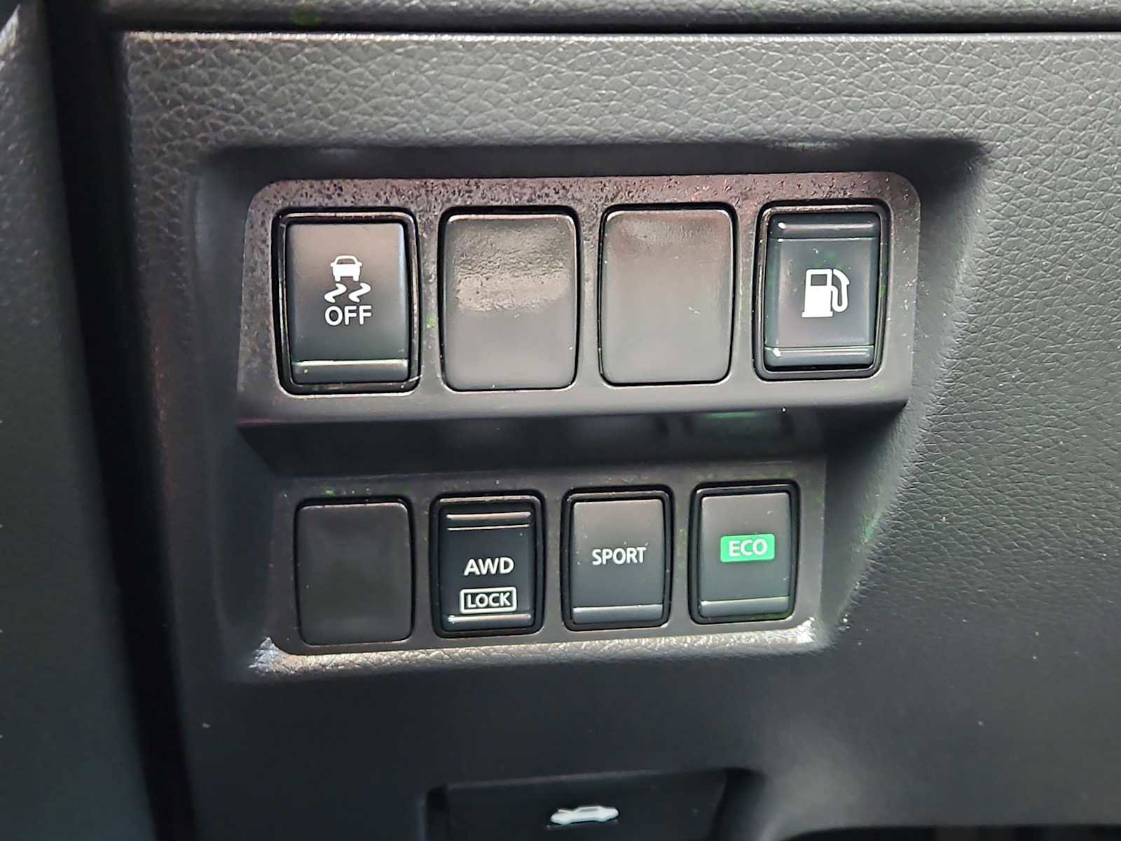 Used 2018 Nissan Rogue S image 16