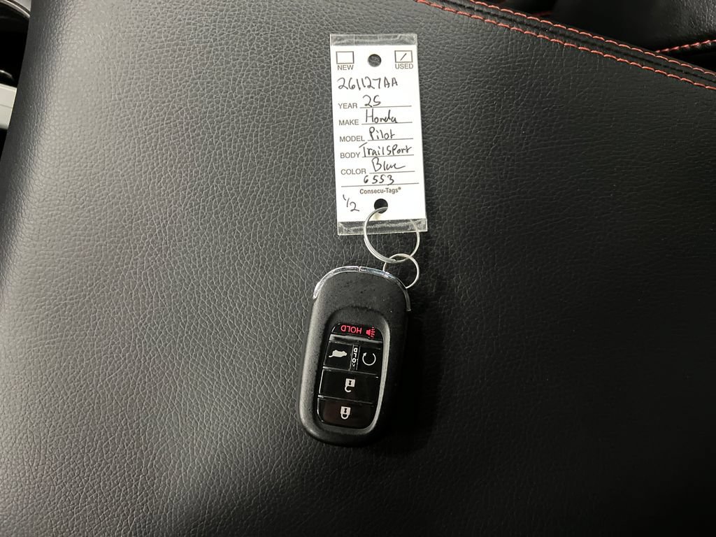 Used 2025 Honda Pilot TrailSport image 29