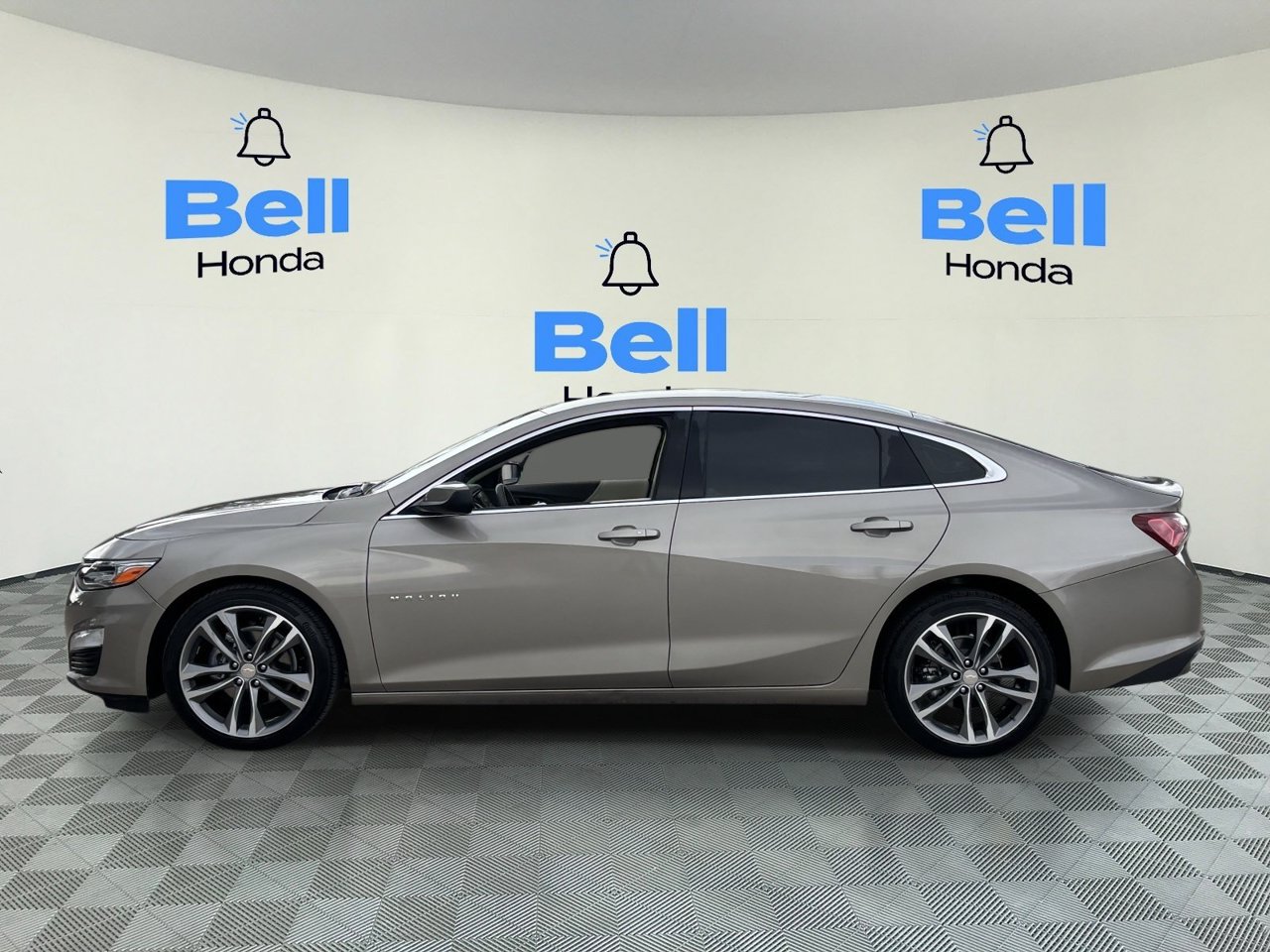 Used 2023 Chevrolet Malibu LT w/ LPO, Floor Liner Package FWD image 2