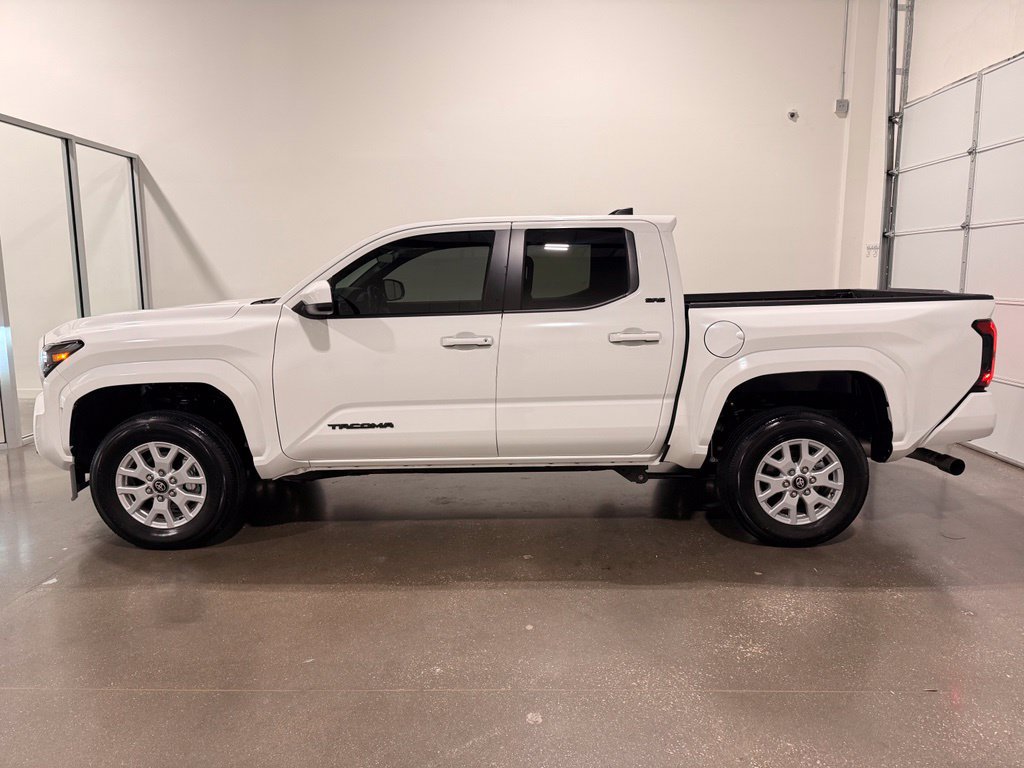 Used 2026 Toyota Tacoma SR5 AWD/4WD image 8