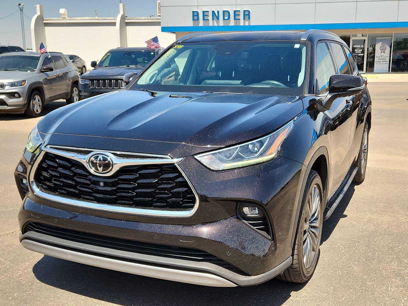Used 2021 Toyota Highlander Platinum FWD image 1