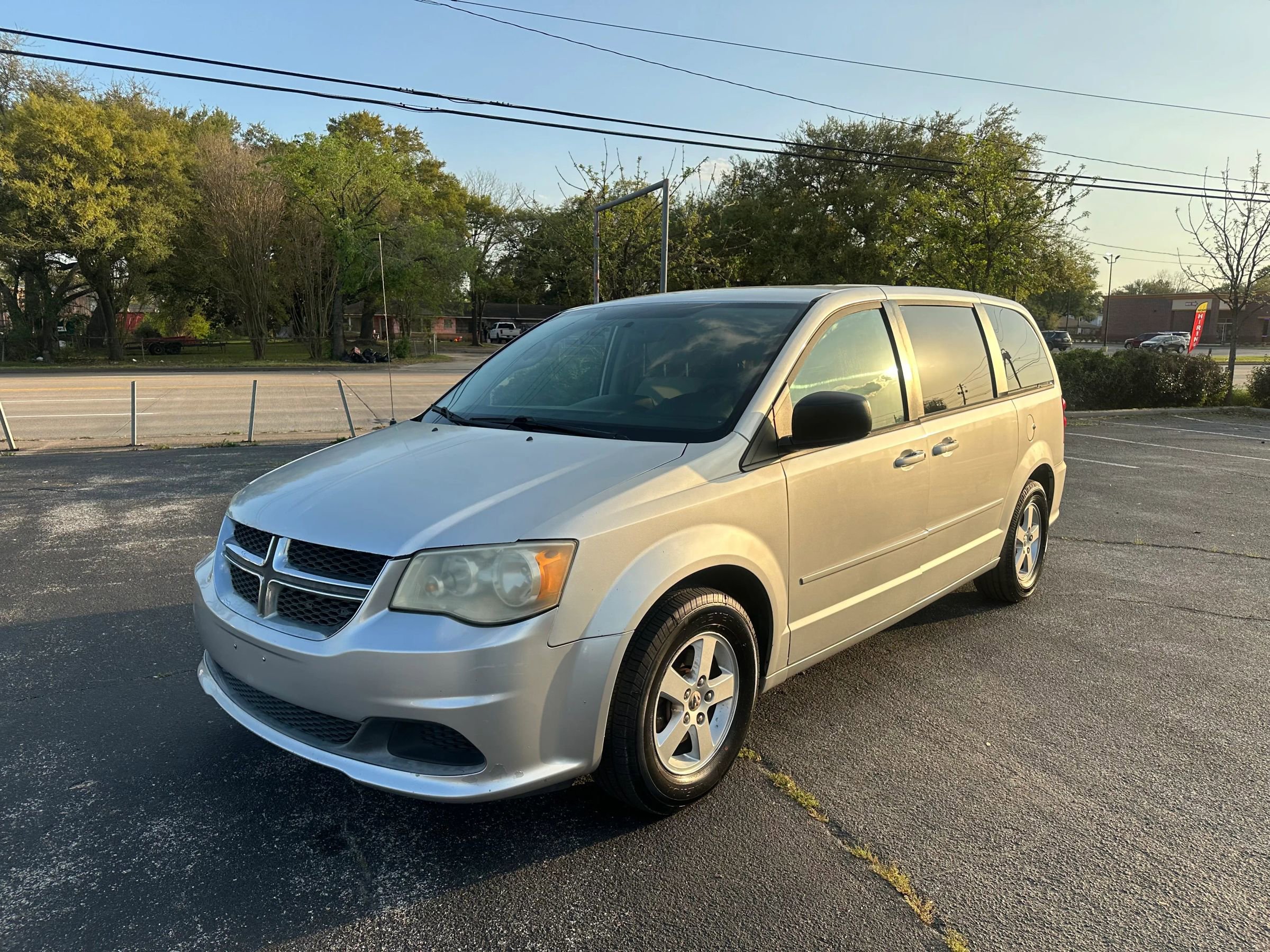 Used 2012 Dodge Grand Caravan SE image 1