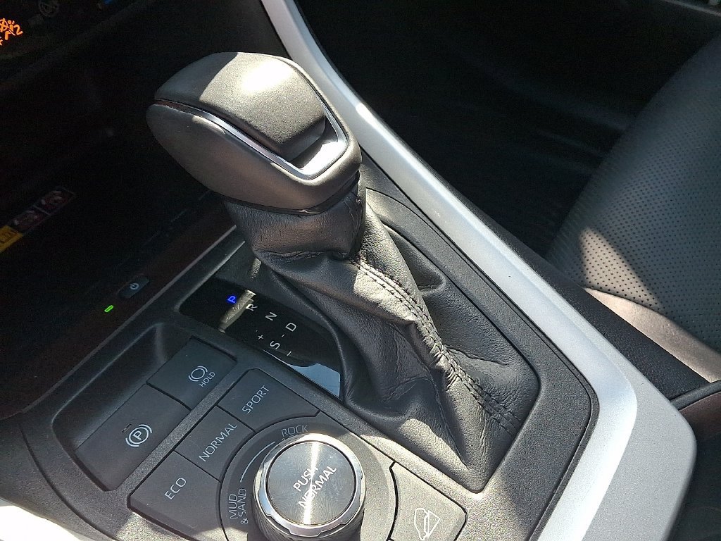 Used 2022 Toyota RAV4 Limited AWD/4WD image 16