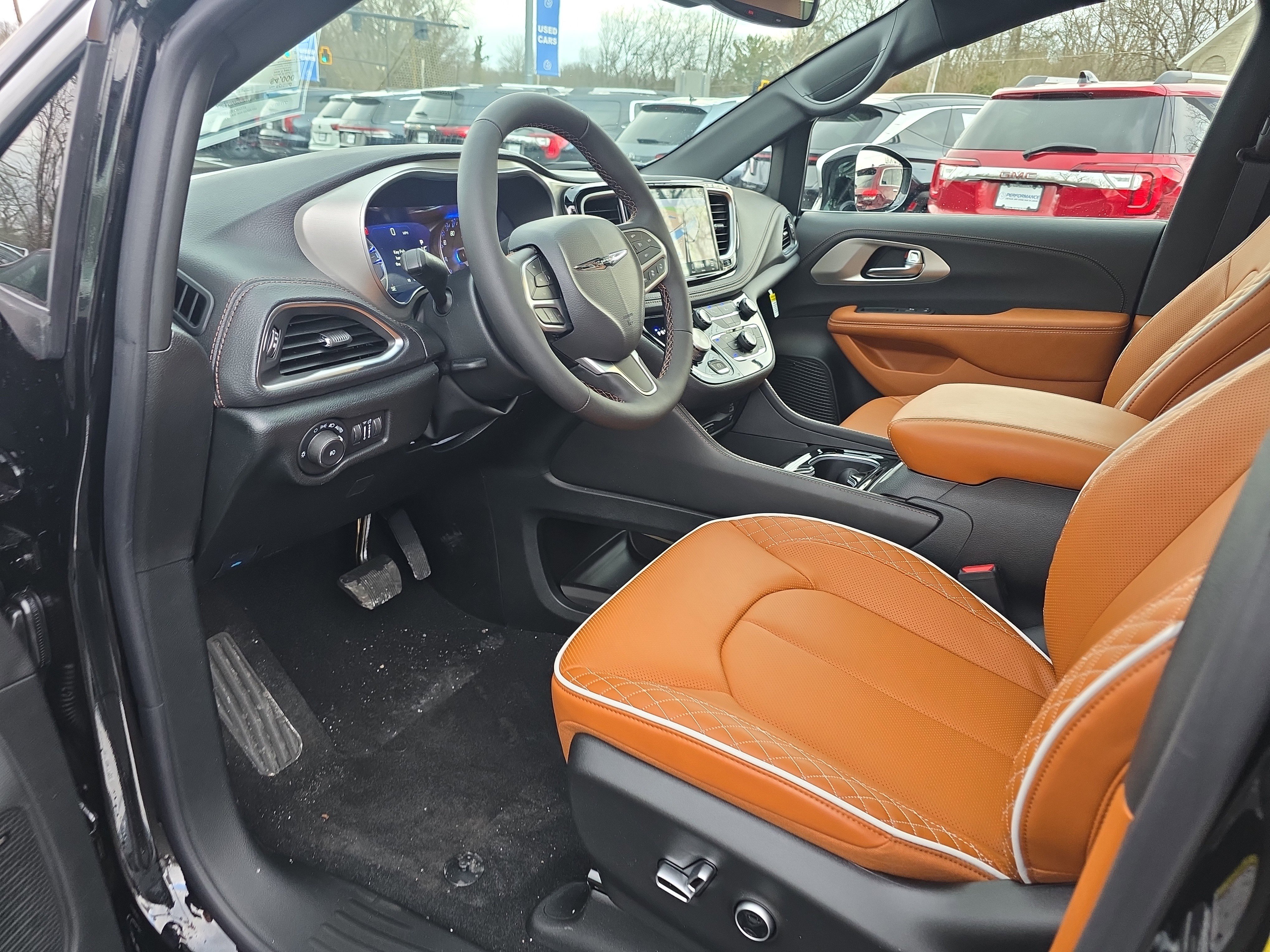 New 2026 Chrysler Pacifica Pinnacle image 3