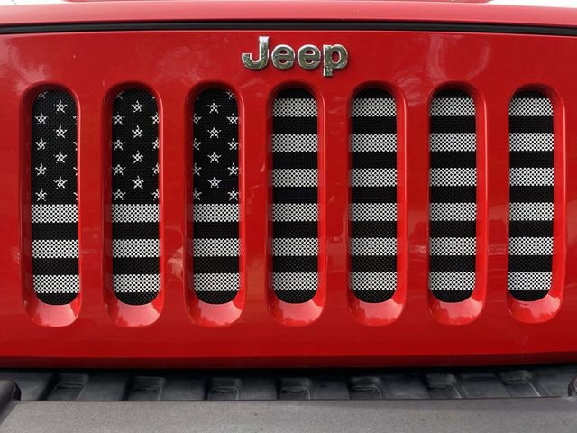 Used 2015 Jeep Wrangler Unlimited Rubicon w/ Connectivity Group image 27