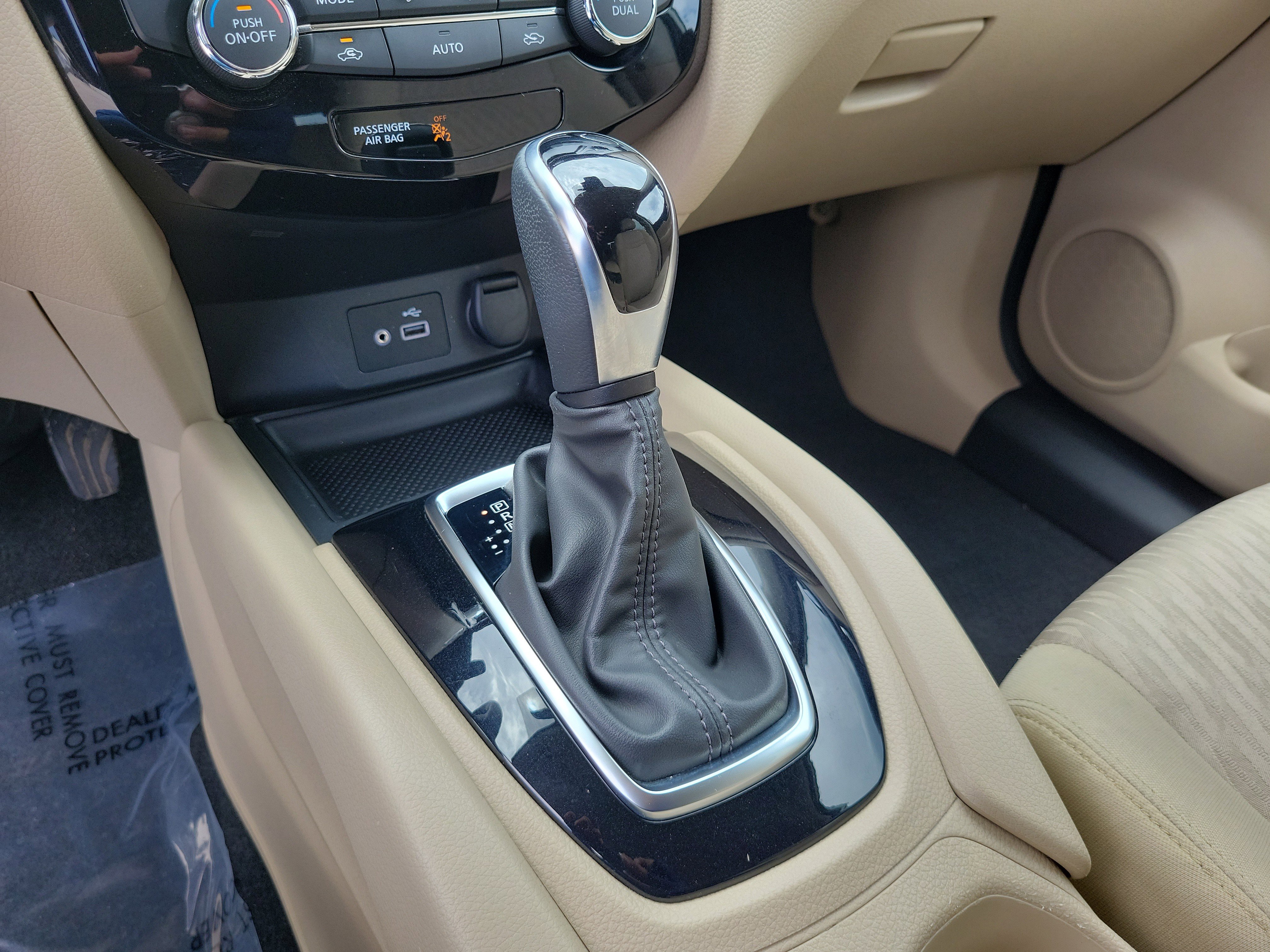 Used 2020 Nissan Rogue SV FWD image 31
