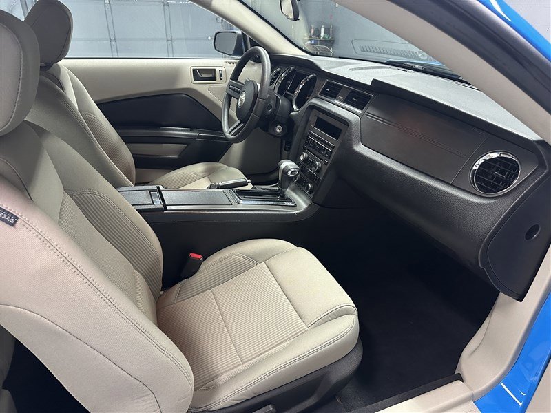 Used 2010 Ford Mustang GT image 11