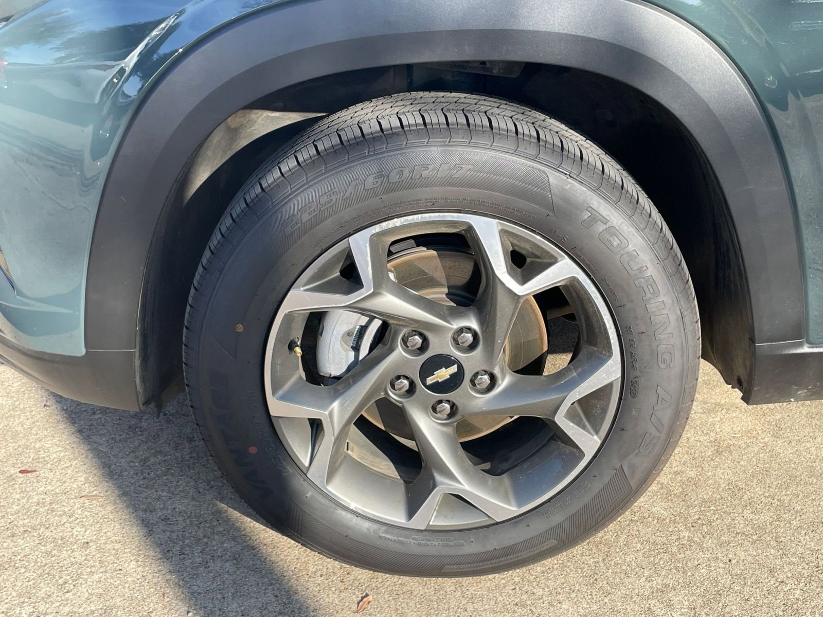 Used 2025 Chevrolet Trax LT FWD image 31