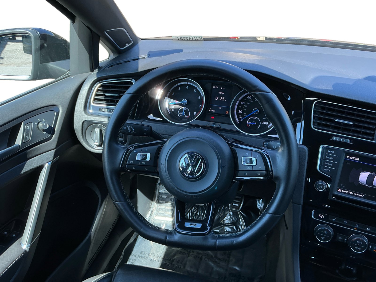 Used 2017 Volkswagen Golf R 4-Door image 11