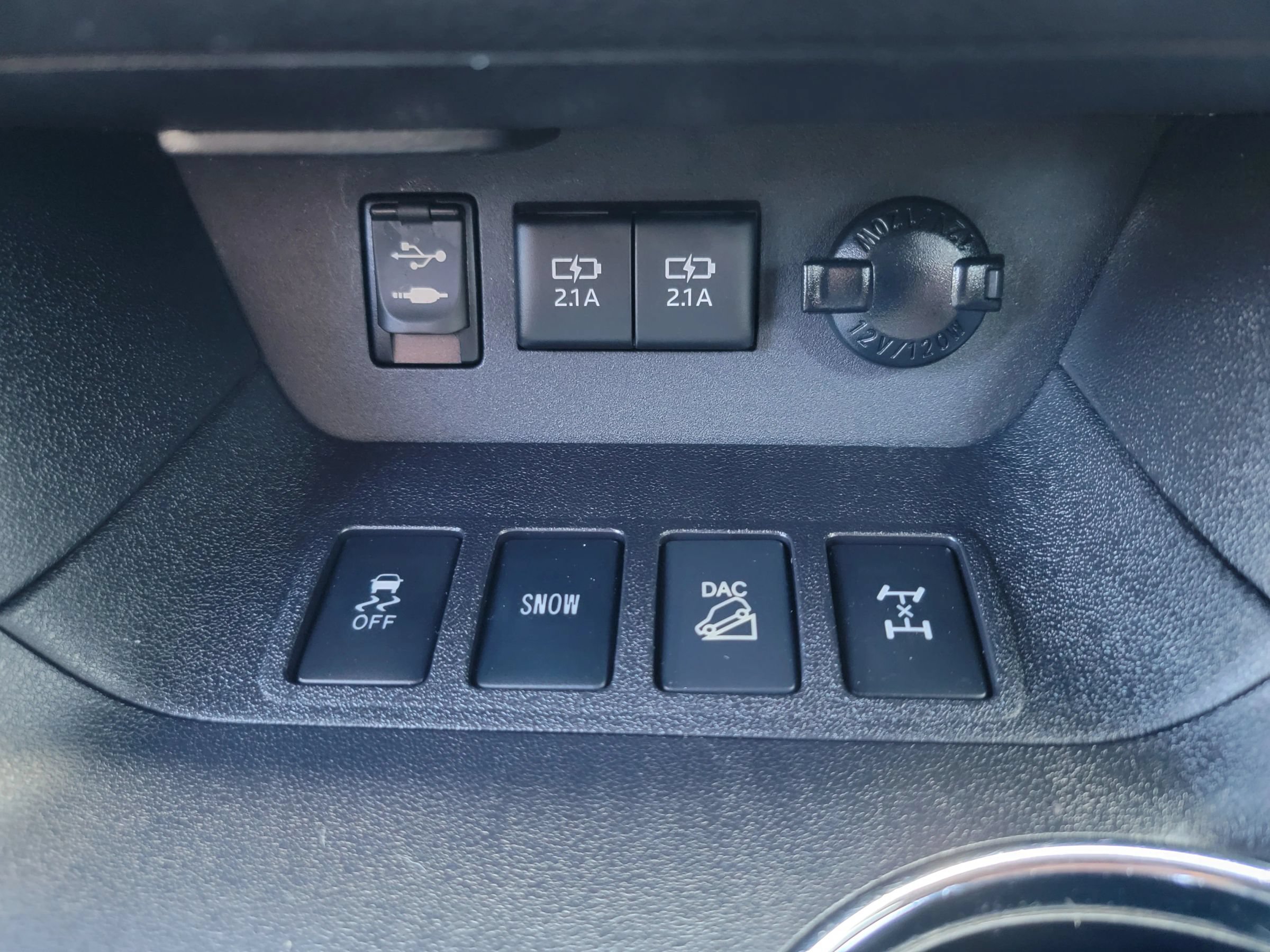 Used 2017 Toyota Highlander AWD V6 image 25