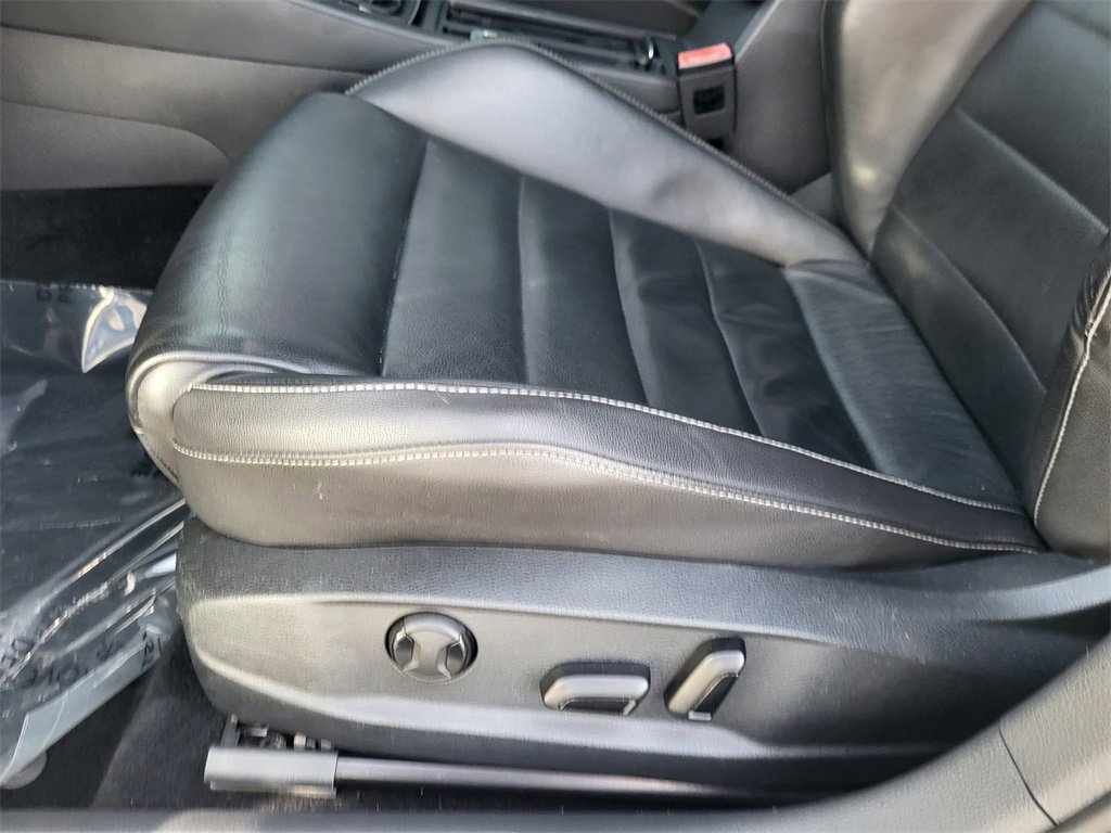 Used 2017 Volkswagen Golf R 4-Door image 17