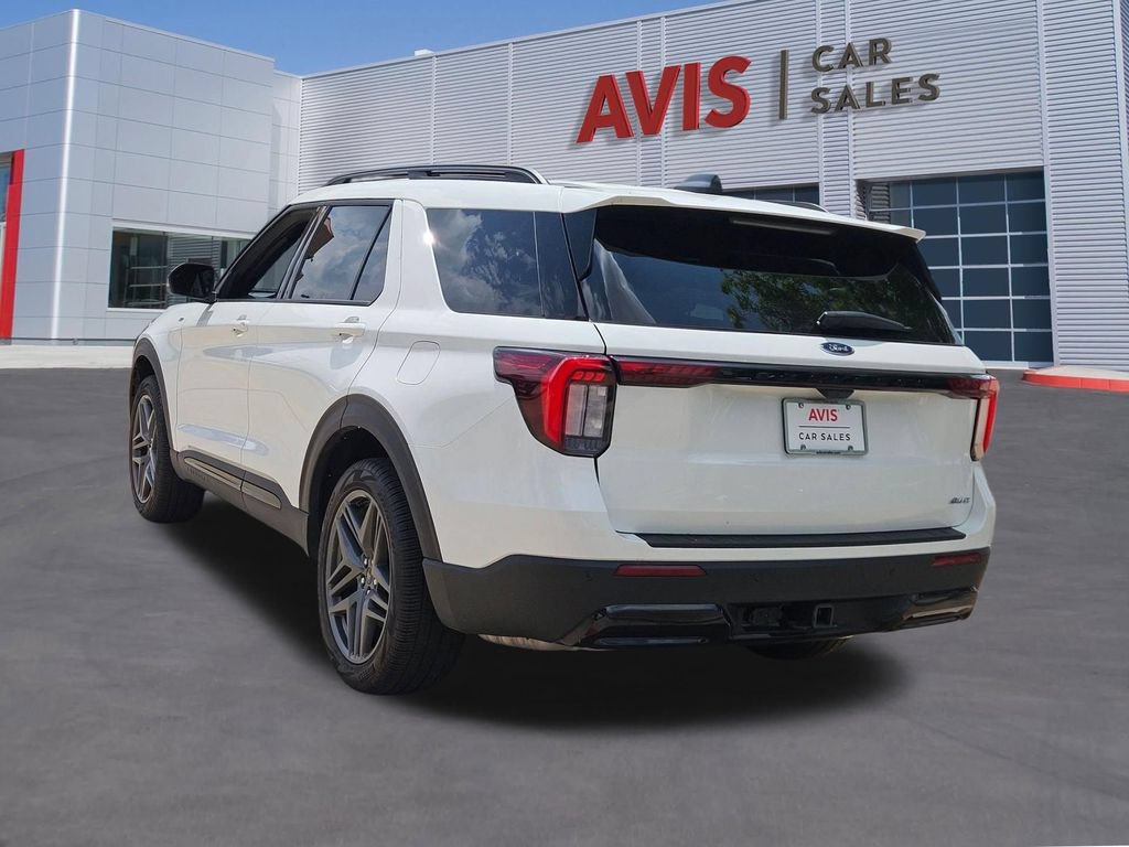 Used 2025 Ford Explorer ST-Line w/ ST-Line Street Pack AWD/4WD image 3