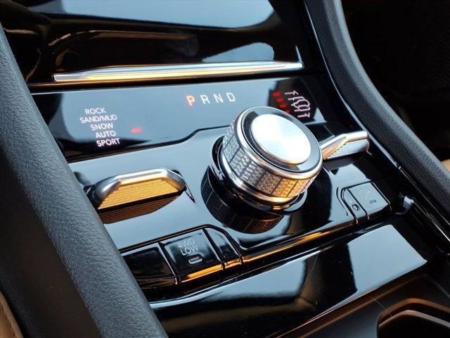 Used 2023 Jeep Grand Cherokee L Summit w/ Luxury Tech Group V image 15