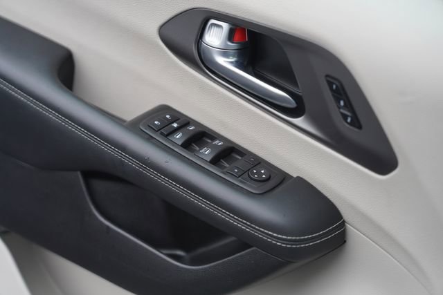 Used 2023 Chrysler Pacifica Touring-L FWD image 31