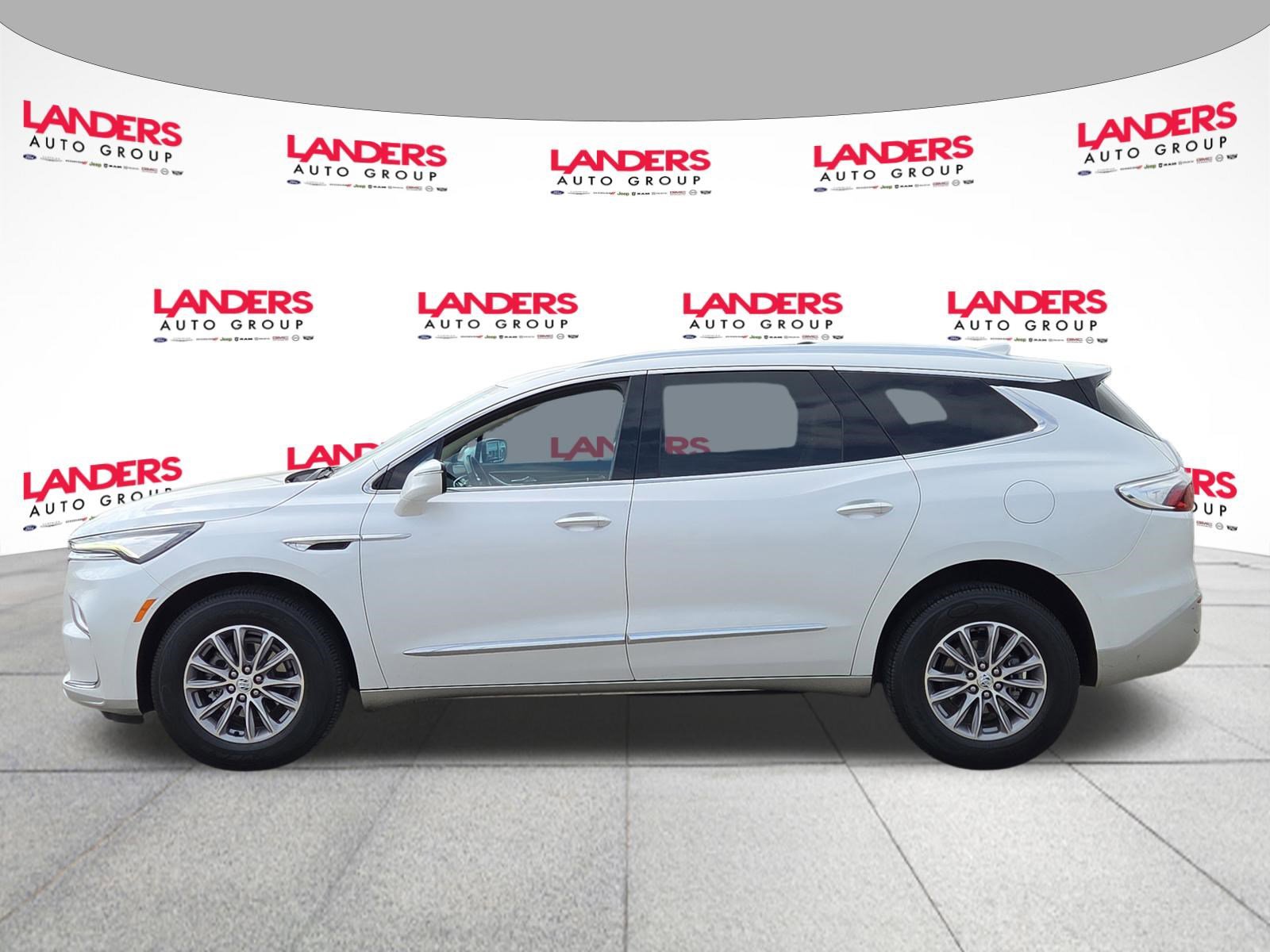 Used 2023 Buick Enclave Essence image 6