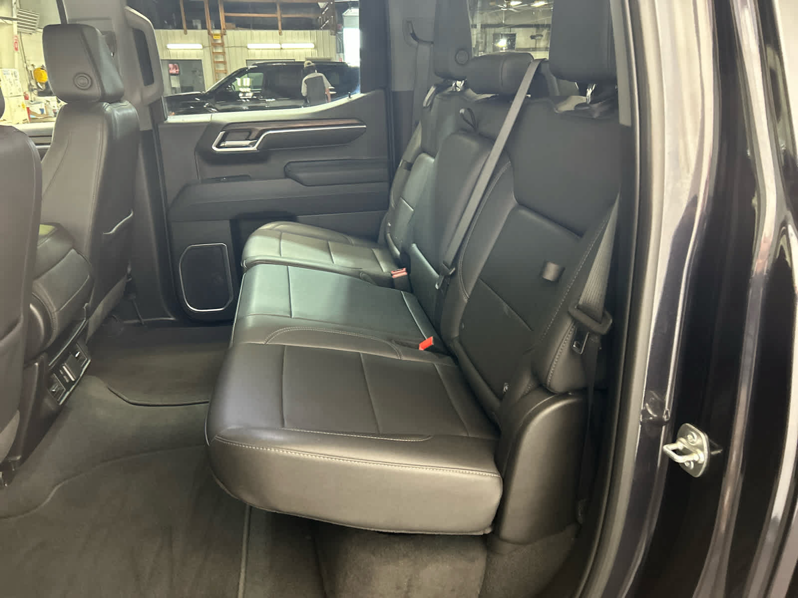 Used 2025 GMC Sierra 1500 SLT AWD/4WD image 11