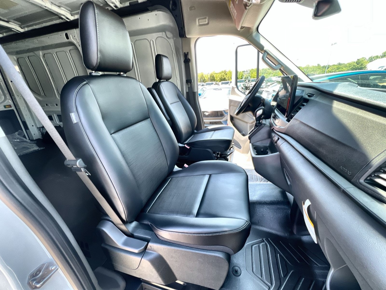 New 2026 Ford Transit 250 148 Medium Roof RWD image 32