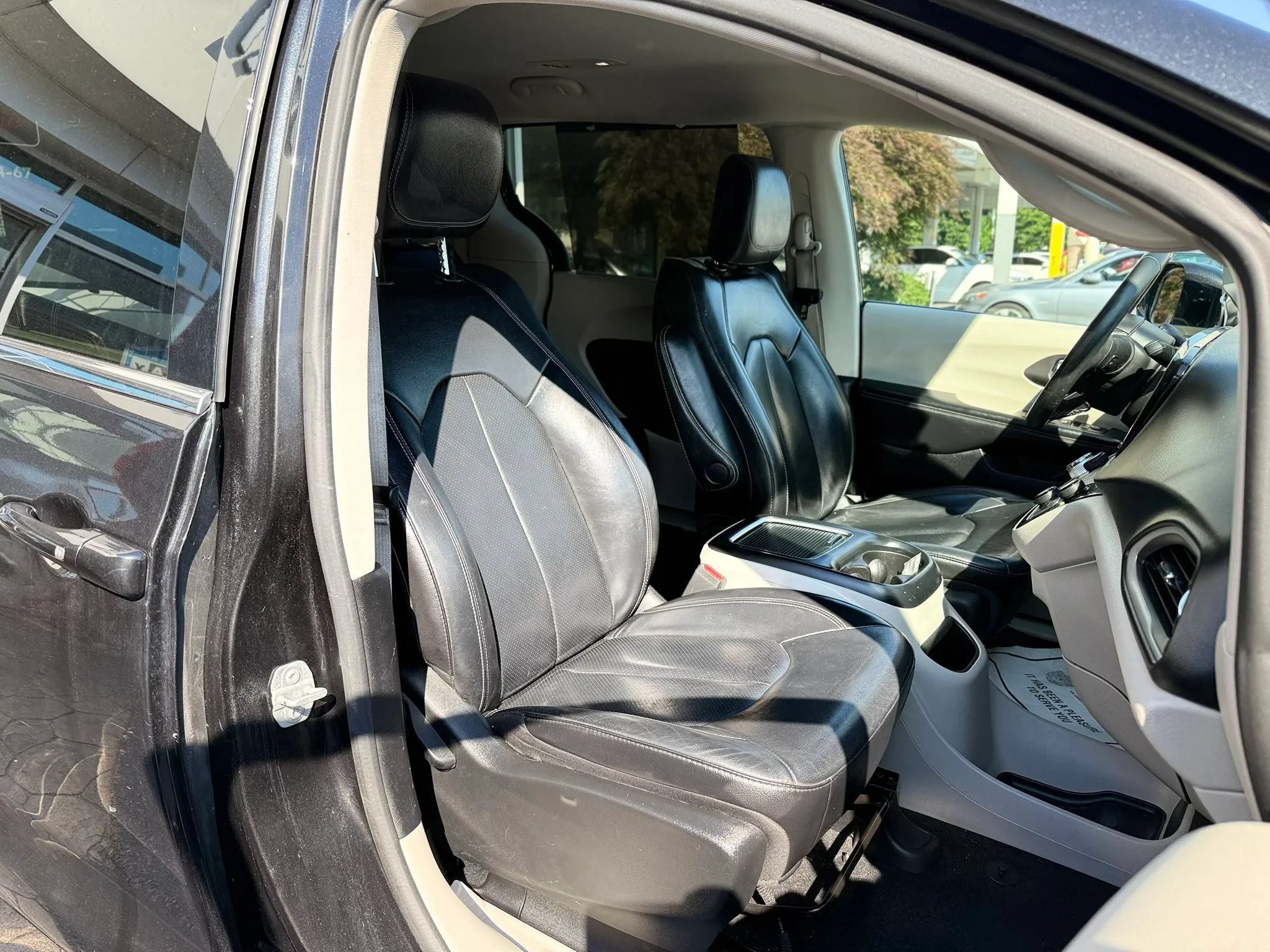 Used 2022 Chrysler Pacifica Touring-L FWD image 38
