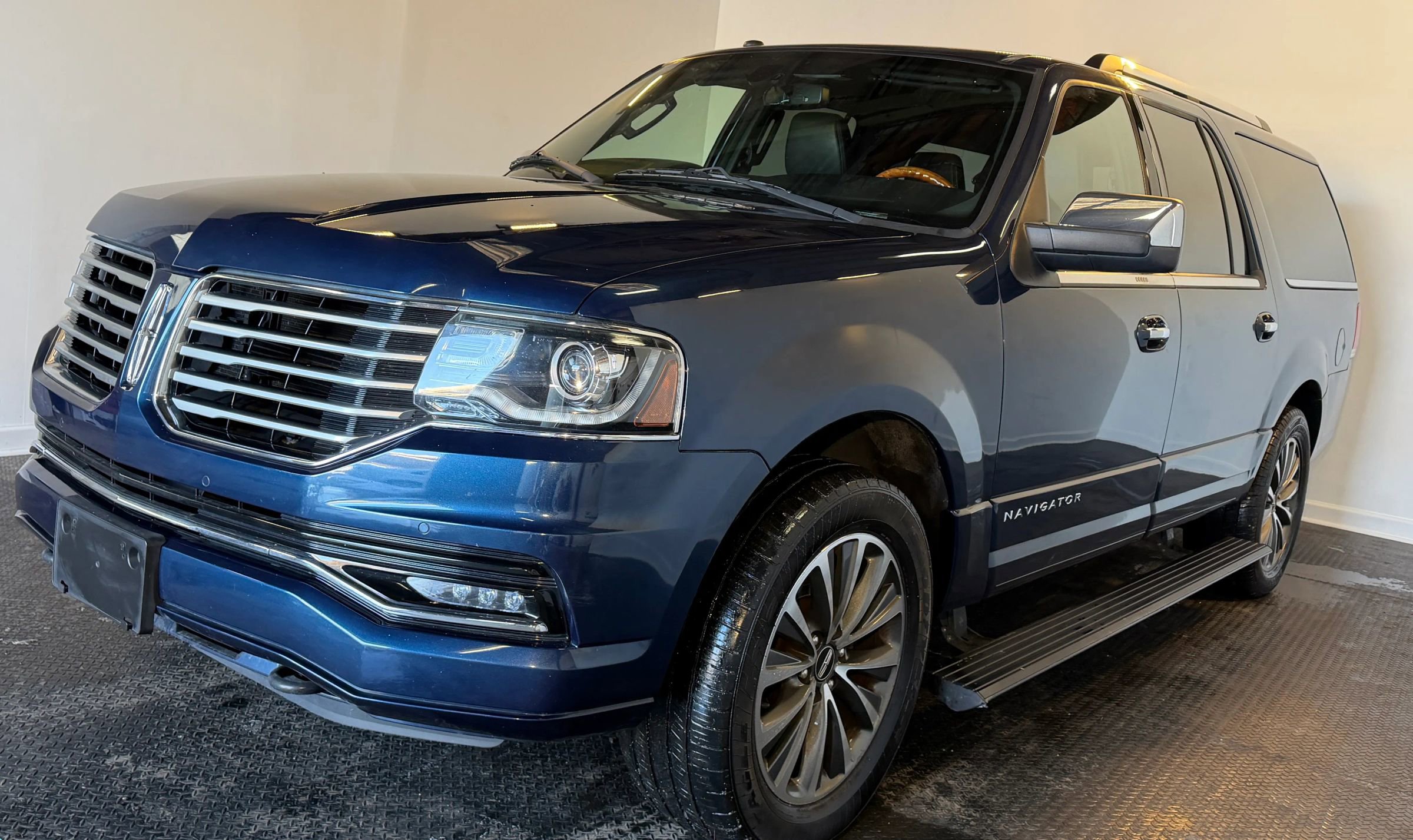 Used 2017 Lincoln Navigator L Select image 4
