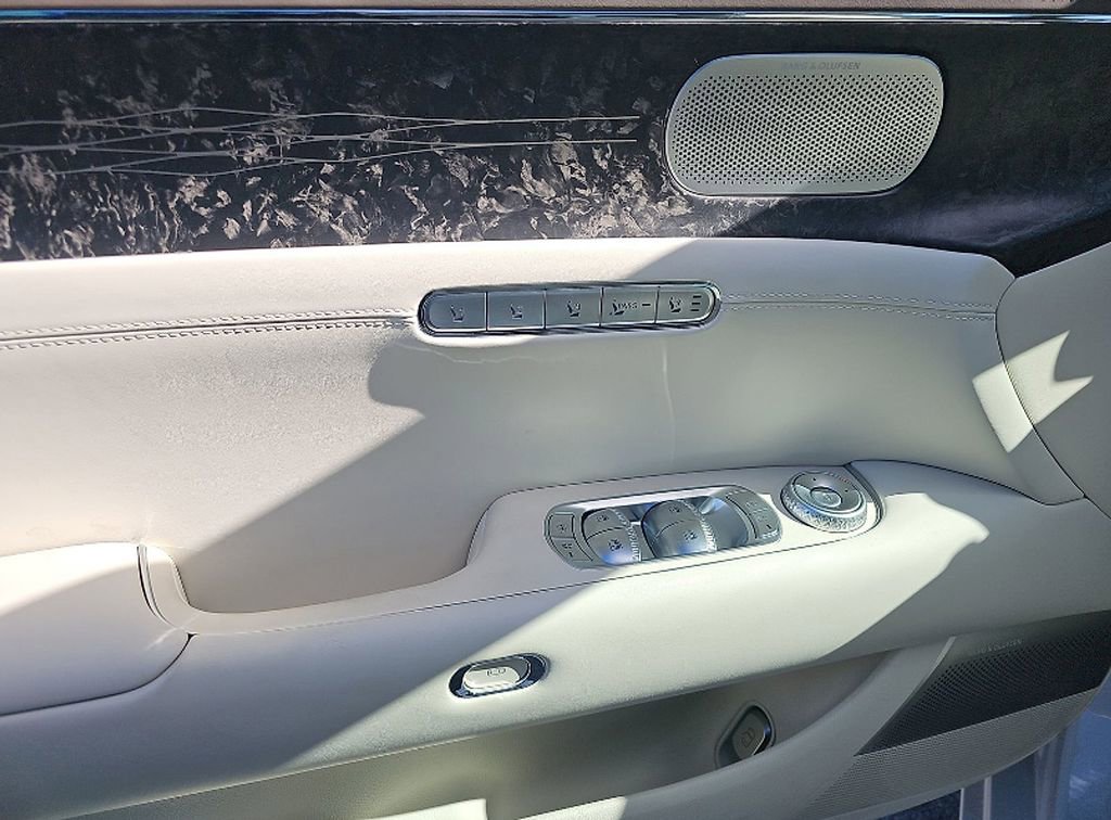 Used 2025 Genesis G90 3.5T image 13