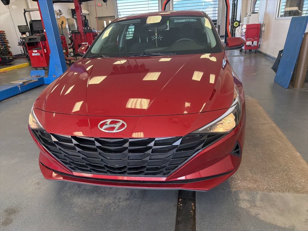 Used 2023 Hyundai Elantra SE FWD image 4