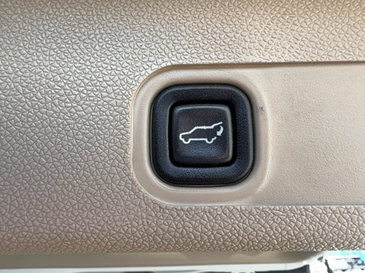 Used 2012 Chevrolet Suburban LTZ AWD/4WD image 28